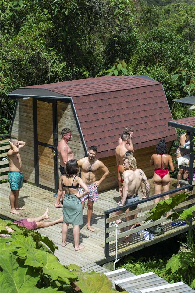 La cabaña y el deck del sauna
