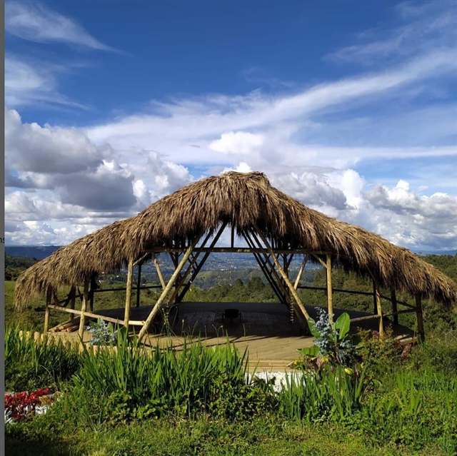 La maloca de bambú y palma